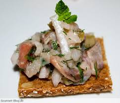 Dieser Tage Bin Ich In Mecklenburg Vorpommern Genauer Gesagt Fur Einige Tage Im Ostseebad Warnemunde Was Liegt Da Nahe Matjessalat Rezepte Lebensmittel Essen