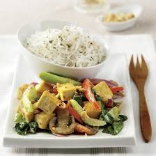 Saute De Tofu Et De Legumes Aux Arachides Recette Tofu Recettes De Cuisine Recette