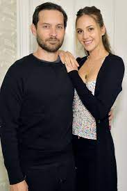 ^ movieclips trailers (may 27, 2015). Tobey Maguire Sein Neues Leben Gala De