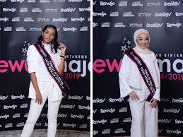 Bekas peserta dewi remaja kantoi minum arak di club malam. Update Peserta Dewi Remaja 18 19 Difitnah Teguk Arak Tidur Dengan Laki Orang Anna Jobling Dituduh Tikam Kawan Dan Sebarkan Video Dan Kelibat Dewi Keempat Di Dalam Video Gosip Tempatan