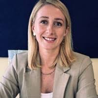 Kerry Ryder's Instagram, Twitter & Facebook