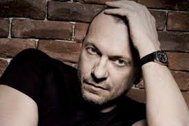 A pochi giorni dal previsto debutto, e dopo un primo rinvio di sette giorni, top dieci cambia collocazione. Biagio Antonacci Confermato Tra I Superospiti Del Festival Di Sanremo Carlo Conti Non Si Ferma Piu 2duerighe