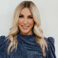 Julie Daigle's Instagram, Twitter & Facebook