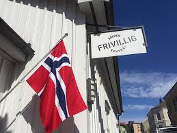 Nasjonalsangen ja, vi elsker dette landet. 17 Mai Halden Frivilligsentral Synger Nasjonalsangen Fra Alle Vinduer 17 Mai