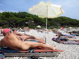 Nackt in Kroatien – hallomega