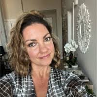 Melissa Patrick's Instagram, Twitter & Facebook