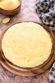Con l'inizio dei primi freddi impariamo come cucinare uno dei primi piatti per eccellenza, la polenta! Polenta Le Dosi Perfette Per Tutti I Tipi Di Polenta