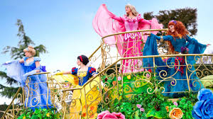 ⚜️ a disneyland paris, il existe de nombreuses histoires qui vous plongent dans un monde unique. New Disneyland Paris Coronavirus Changes Removed Face Character Meets No Recycled A C No Single Rider And More