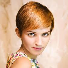 Dieser haarschnitt sieht kreativ und stilvoll aus. Pixie Cut Mit Schragpony Frisuren Mit Schragem Pony