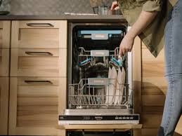 When factoring in bonuses and additional compensation, a dishwasher at olive garden italian restaurants can expect to make an average total pay of $12 per hour. How To Clean Whirlpool Dishwasher