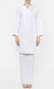 Baju kurung johor baju kurung teluk belanga yang dipakai oleh kaum wanita pada masa pemerintahan maharaja abu bakar labuhnya di bawah lutut, cekak lehernya halus dan bajunya tidak berkocek. Kurung Johor Google Search Tunic Tops Fashion Johor