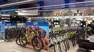 Dames die op zoek zijn naar sportartikelen zijn bij intersport aan het juiste adres. Intersport La Carte Sesame