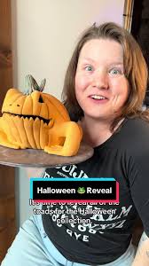 I can’t decide which spooky toad I’m most excited for 🎃🐸♥️ #frogcore  #ceramics #pottery #sculpture #pumpkin #artisttears