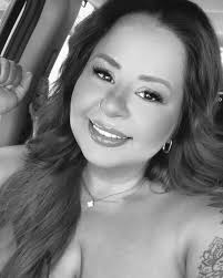 Hi y'all! Im back from vacation and wanted to do a short about me. Im a  passionate photographer who is currently transitioning away from weddings  and is excited to take