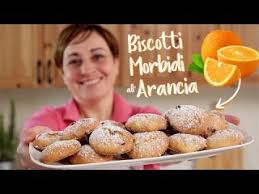 Questa torta ha infatti la particolarità di contenere, nel suo impasto, tutta l'arancia, che viene frullata ed aggiunta. Biscotti Morbidi All Arancia Ricetta Facile Fatto In Casa Da Benedetta Womentube