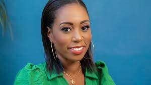 Leah Charles's Instagram, Twitter & Facebook