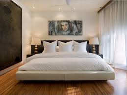 Kamu bisa memilih model kamar tidur yang sesuai dengan keinginan, misalnya modern minimalis atau atau bisa juga desain yang mewah dan luas. Desain Kamar Tidur Utama Sederhana Tapete Dinding Kamar Tidur Romantis 720x541 Wallpapertip