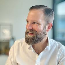 What is the German Eszett letter and how is it pronounced?