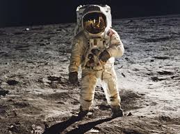 En 2021, quatre sont encore en vie. Combien De Fois Les Hommes Sont Ils Alles Sur La Lune Milan 9 Ans Images Doc