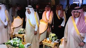 رعى خادم الحرمين الشريفين الملك سلمان بن عبدالعزيز آل سعود الرئيس الفخري لنادي الفروسية ـ حفظه الله ـ مساء أمس، حفل سباق «كأس السعودية»، الذي يعد أغلى وأكبر حدث في تاريخ السباقات العالمية للخيول، وذلك بميدان الملك. ÙÙŠØ¯ÙŠÙˆ ÙˆØµÙˆÙ„ Ø§Ù„Ù…Ù„Ùƒ Ø³Ù„Ù…Ø§Ù† Ø¨Ù† Ø¹Ø¨Ø¯Ø§Ù„Ø¹Ø²ÙŠØ² Ø§Ù„ÙŠ Ù…Ù„Ø¹Ø¨ Ø§Ù„Ø¬ÙˆÙ‡Ø±Ø© Ø§Ù„Ù…Ø´Ø¹Ø© Ù‡Ø§ÙŠ ÙƒÙˆØ±Ø© Ø§Ù„Ù†Ø³Ø®Ø© Ø§Ù„Ø³Ø¹ÙˆØ¯ÙŠØ©