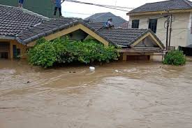 Bencana ala mini biasanya diakibatkan oleh curah hujan yang sangat tinggi pada suatu daerah namun tidak diimbangi oleh saluran pembuangan air yang cukup memadai. Bersitegang Pendapat Soal Banjir Jakarta Dengan Anies Baswedan Menteri Pupr Basuki Hadimuljono Minta Masyarakat Lihat Realisasinya Saya Tidak Dididik Untuk Debat Semua Halaman Grid Hot