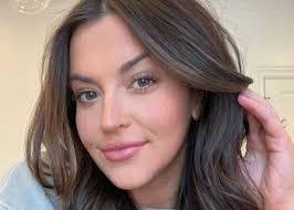 Courtney Colton's Instagram, Twitter & Facebook