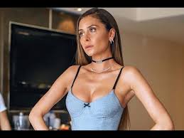 Camila gallardo ha sabido destacar con colores propios con su potente voz y letras dulces. 4przbdnrww7i8m