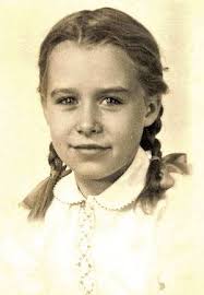 Sending condolences to Vickie Ailline Farrar for the loss of her mother.  Mrs. Frances Alline Farrar, age 88 of Manchester, was born