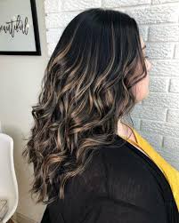 21 Stunning Examples Of Caramel Balayage Highlights For 2020 Dark Hair With Highlights Caramel Highlights On Dark Hair Brown Ombre Hair