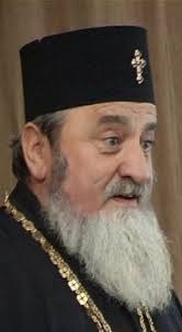 CÂND DRACUL POARTĂ SUTANĂ, BÂNTUIE...