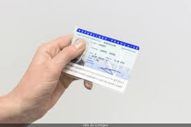 Comment obtenir une carte d'identité nouveau format ? La Nouvelle Carte D Identite Generalisee Partout En France Des Aujourd Hui Sortiraparis Com