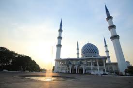 View yg cantik jika menghadap masjid shah alam. Selangor Benarkan 1 000 Jemaah Di 3 Masjid 500 Jemaah Di Semua Masjid Suara Merdeka