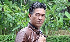 Dari yang muda hingga yang tua, anda tidak perlu sebut pun nama beliau, cukup sekadar membuat gaya trademark qu puteh, qu. Kronologi Cerita Sebenar Penangkapan Adlin Aman Ramlie Oleh Pihak Polis