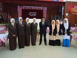 Kemudian saya berpindah ke sekolah menengah sains, pengkalan chepa dan kemudian ke maktab tentera di raja, sungai besi, kuala lumpur. Sekolah Menengah Sains Pasir Puteh Di Sini Lahirnya Pemimpin
