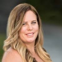 Amanda Benner's Instagram, Twitter & Facebook