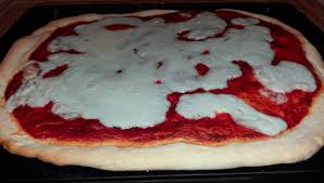 .di pasta sfoglia, perfetta per un finger food, un aperitivo, ideale per la cena ingredienti impasto pizza : Girelle Di Pasta Sfoglia Alla Pizza E Siamo Tutti Felici