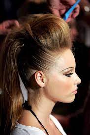 Mayro Mple Kymatista Poly Makrya Platine Xwristra Sth Mesh Poly Makrya Isia 3an8a Aysthres Akres Kastano Me 3an8 Catwalk Hair Runway Hair Rock Hairstyles