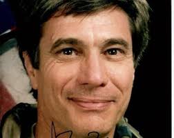 Von Gordon Fullerton signiertes 8x10 NASA Test Pilot Foto