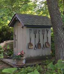 Great Idea For Tool Shed Add In Stained Glass Window With Bird And Metal Roof In 2020 Garten Gerateschuppen Gewachshausgarten Gartendekoration