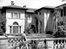William holden, gloria swanson, erich von stroheim and others. Sunset Boulevard House In Los Angeles Sunset Boulevard 1950 Movies At Popturf