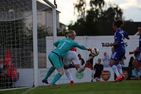 Hon medger att det är tufft att åka ifrån familjen i flera veckor under ett mästerskap. Hedvig Lindahl Wikiwand