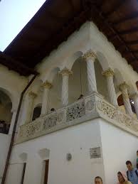 Alimentam cu apa de la izvorul parintelui arsenie boca, ne intoarcem spre manastire si pornim pe traseul de 3. Mihaela Modreanu Mmodreanu Twitter