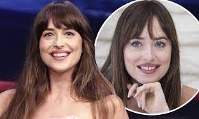 Dakota johnson's front teeth gap …… she was the mother i never had. Dakota Johnson Reveals How Her Tooth Gap Closed Daily Mail Online