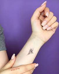 Tiniest bird tattoo on wrist. Malyshka Kolibri Zapisatsya Na Seans Mozhno Po Ssylke V Profile Vse Voprosy V Direkt Spicytattooing Tiny Wrist Tattoos Wrist Tattoos For Women Tiny Tattoos