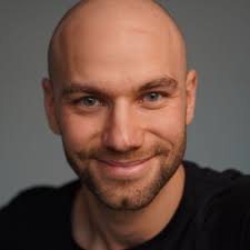 Yesterday I graduated Cum Laude with my master thesis "Start-up growth  strategy