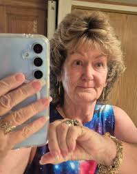 Retired woman seeking single man in Falcon