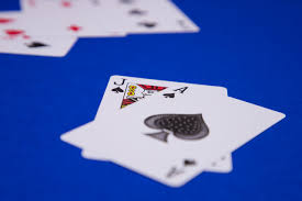 If the deck is hot (many big cards), the player should increase his bet. How To Count Cards In Blackjack To Beat The Dealer