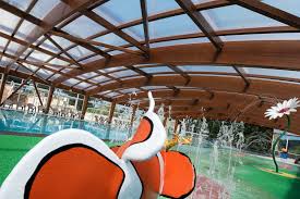 Camping De Bretagne 4 Etoiles Avec Piscine Couverte Et Chauffee Piscine Couverte Camping Piscine