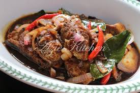Ikan tenggiri dapat dijadikan berbagai macam olahan makanan, biasanya dipakai sebagai pengganti daging karena kandungan gizinya yang cukup banyak. Masak Kicap Pedas Ikan Tenggiri Mudah Dan Sedap Azie Kitchen