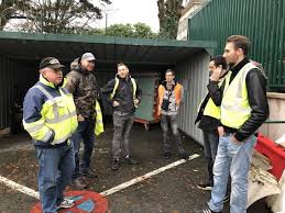 Hôtels et hébergements, monuments à visiter, restaurants, événements. La Roche Sur Yon Des Gilets Jaunes Bloquent L Acces A La Prefecture La Roche Sur Yon Maville Com